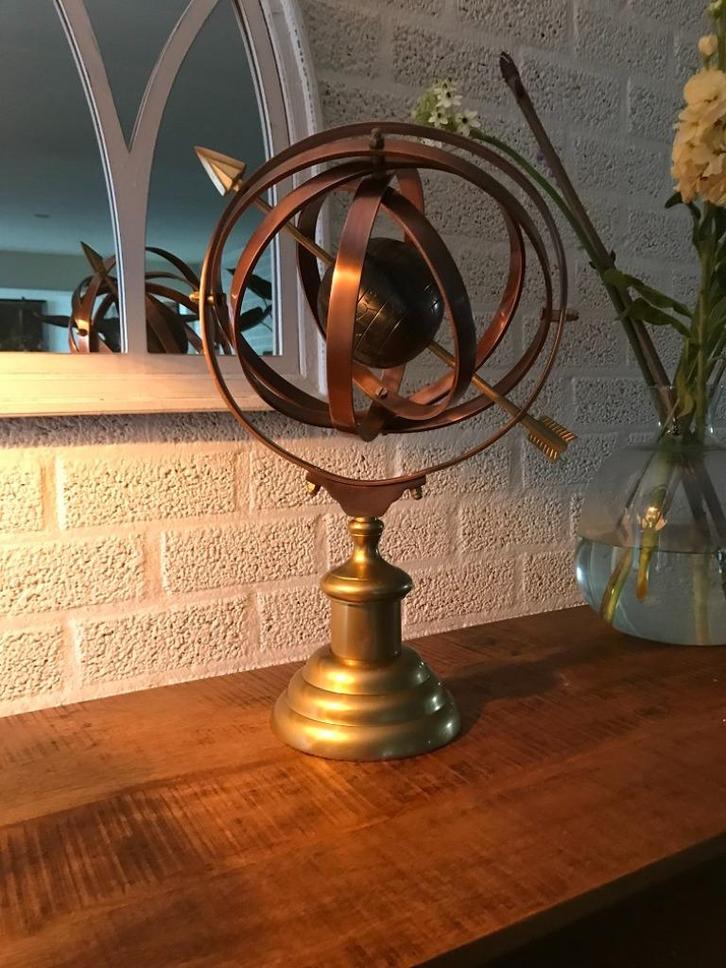 Zonnewijzer met als middelpunt aarde, op voet, Tuin en Terras, Zonnewijzers, Ophalen of Verzenden