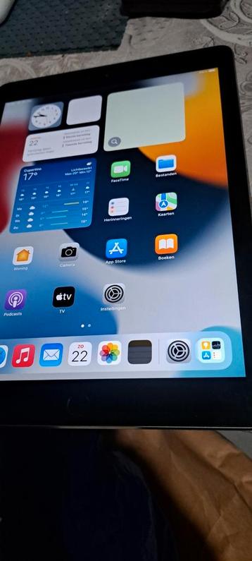 Apple Ipad air 2. 64 GB .silver zeer proper beschikbaar voor biedingen