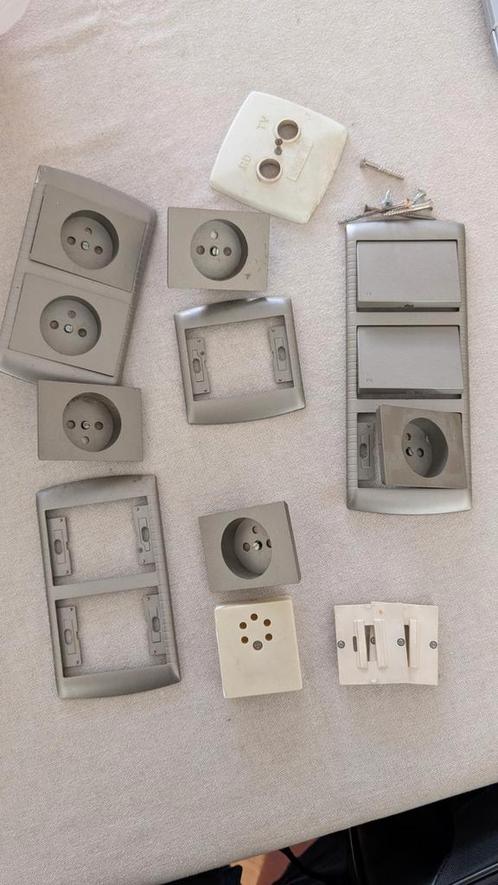 Niko afdekplaatjes, stopcontacten, lichtschakelaars, Doe-het-zelf en Bouw, Elektriciteit en Kabels, Ophalen of Verzenden