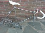 Retro koersfiets zonder wielen, Ophalen