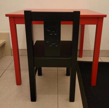 Kindertafel met stoeltje beschikbaar voor biedingen