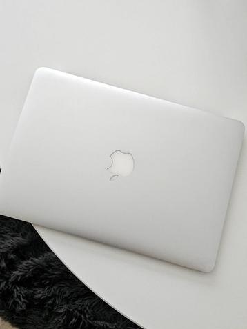 Macbook Air 13 inch Mid 2013 128GB QWERTY