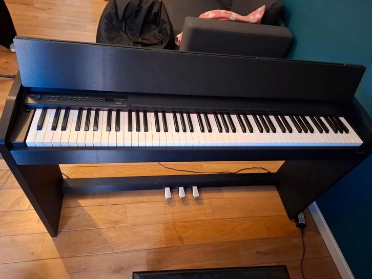 Piano numérique Roland F-110, Musique & Instruments, Pianos, Utilisé, Piano, Noir, Digital, Enlèvement