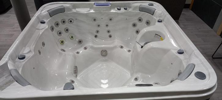 jacuzzi Wellis Antartique 7 places avec services :0476885653, Tuin en Terras, Zwembad-toebehoren, Nieuw, Overige typen, Ophalen of Verzenden