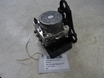 ABS POMP Volkswagen Passat (3G2) (5Q0614517FA) beschikbaar voor biedingen