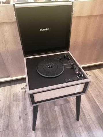 Vintage 'look' platenspeler Denver VPL-150BT beschikbaar voor biedingen