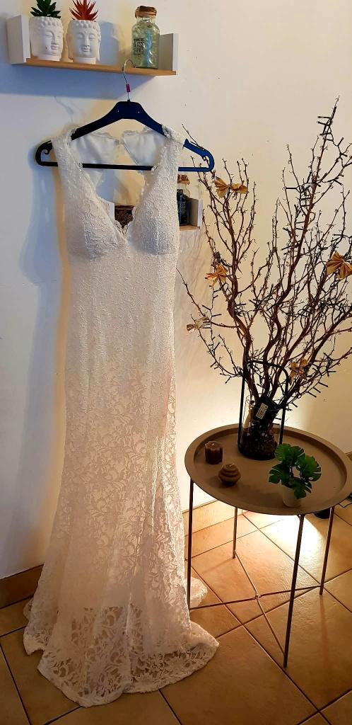 Getailleerde TROUW/ GALA jurk met kanten afwerking, Kleding | Dames, Gelegenheidskleding, Zo goed als nieuw, Galajurk, Beige, Ophalen of Verzenden