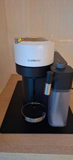 Vertuo Lattissima - Nespresso, Elektronische apparatuur, Koffiezetapparaten, Ophalen, Koffiepads en cups, Koffiemachine, Zo goed als nieuw