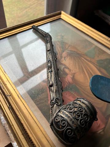 Antieke vermoedelijk uit zuid oosten beschikbaar voor biedingen