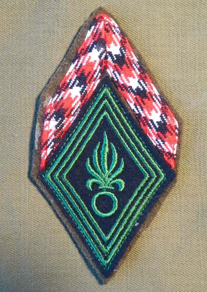 LEGION ETRANGERE / ECUSSON LOSANGE / CLAIRON., Collections, Objets militaires | Général, Armée de terre, Envoi