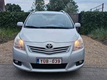 Toyota verso 2.0 / 93kw / 7 places  / GPS CAMERA airco/euro5