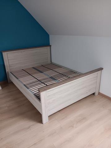 Complete slaapkamer  beschikbaar voor biedingen
