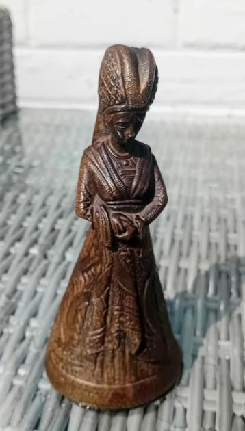 Superbe.et rare modèle/clochette de table 19ieme  en bronze. beschikbaar voor biedingen