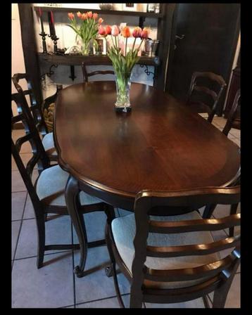 Eettafel met 6 stoelen beschikbaar voor biedingen