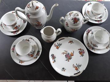 Porseleinen koffieset uit Limoges gesigneerd Jacques Tielès beschikbaar voor biedingen