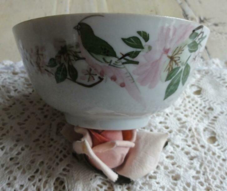 Oosters kommetje met vogel en bloemen , groen / roze, Antiek en Kunst, Curiosa en Brocante, Ophalen of Verzenden