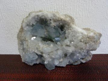 Mineraal Celestien kwarts cluster 920gr  14-9cm beschikbaar voor biedingen