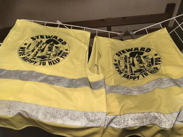 Tomorrowland fluo hesje 2012 main stage 'steward' x2, Collections, Vêtements & Patrons, Utilisé, Autres types, Enlèvement ou Envoi