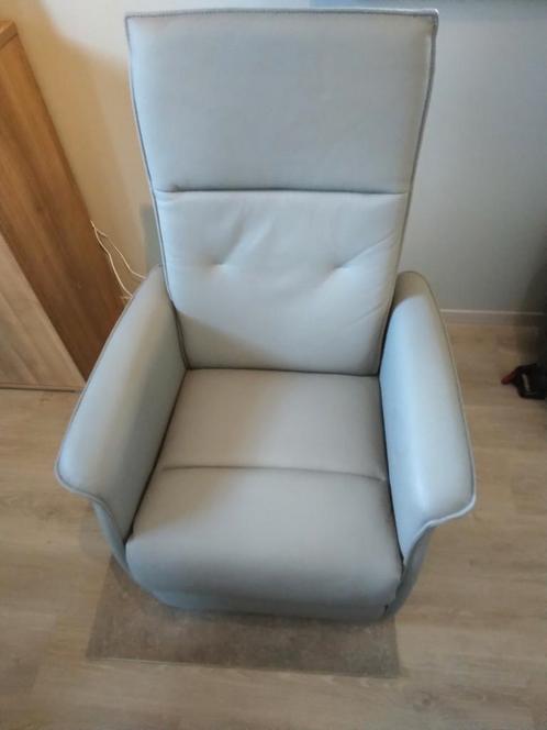 Elektrische lederen relax met sta op functie, Huis en Inrichting, Fauteuils, Nieuw, Ophalen
