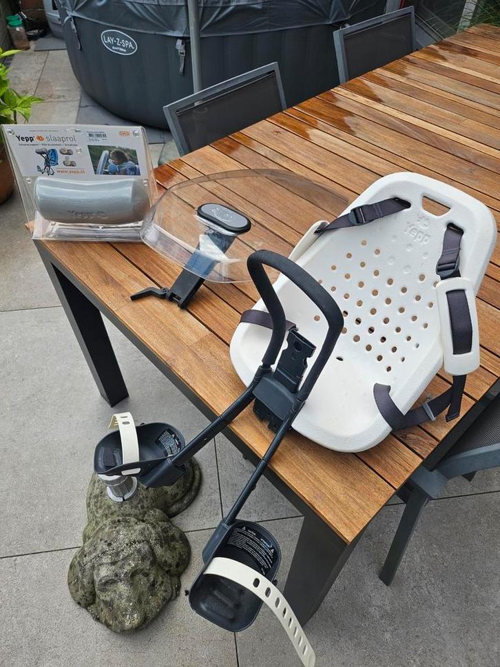 Complete set Thule Yepp mini fietsstoel., Fietsen en Brommers, Fietsaccessoires | Fietsstoeltjes, Zo goed als nieuw, Ophalen