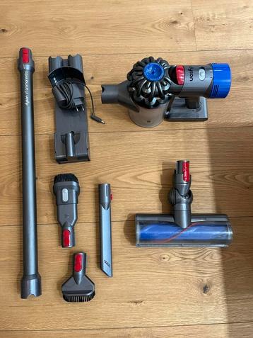 Dyson v7 stofzuiger beschikbaar voor biedingen