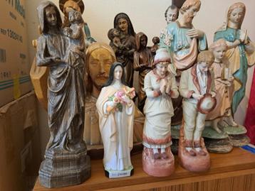Lot 10 Antieke Heilige Beelden oaMaria Jezus Heilige Familie beschikbaar voor biedingen
