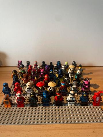 48 Lego Ninjago Minifiguren Lot beschikbaar voor biedingen