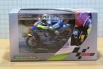 Valentino Rossi Scalextric Yamaha YZR -M1 2004 1:18, Hobby & Loisirs créatifs, Voitures miniatures | 1:18, Autres marques, Moteur