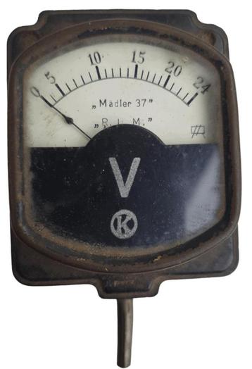 wehrmacht volt meter in gebruikte  staat 