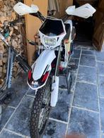 AJP PR4 240 Enduro, Motoren, 2 cilinders, Enduro, 11 kW of minder, Particulier