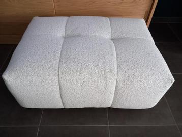 Pouf neuf L93xl69xH43cm tissu gris clair beschikbaar voor biedingen