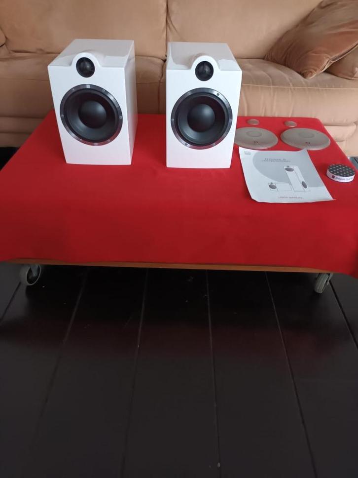 Morel Octave 6 Limited Edition (LE) bookshelfs, kleur wit ., Audio, Tv en Foto, Luidsprekerboxen, Zo goed als nieuw, Front, Rear of Stereo speakers