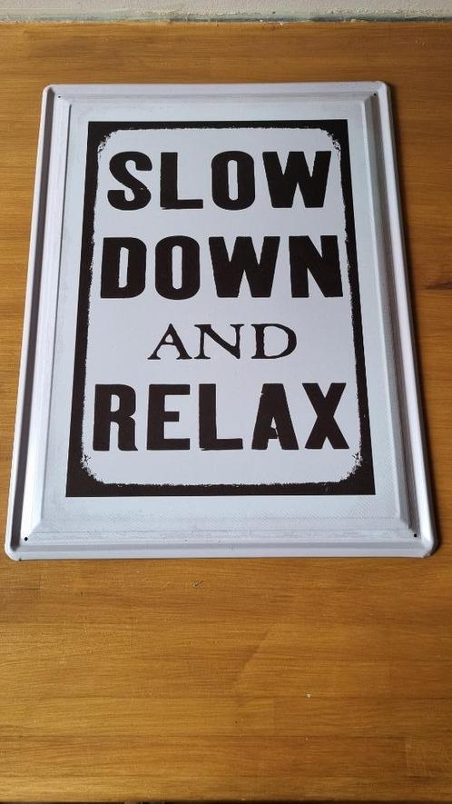 metalen wandbord slow down and relax, Huis en Inrichting, Woonaccessoires | Tekstborden en Spreuken, Zo goed als nieuw, Ophalen of Verzenden