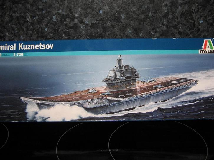 lot bouwdozen van vliegdekschepen, Hobby en Vrije tijd, Modelbouw | Boten en Schepen, Nieuw, Revell, Ophalen of Verzenden