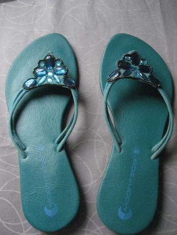 Groene slippers maat 40 