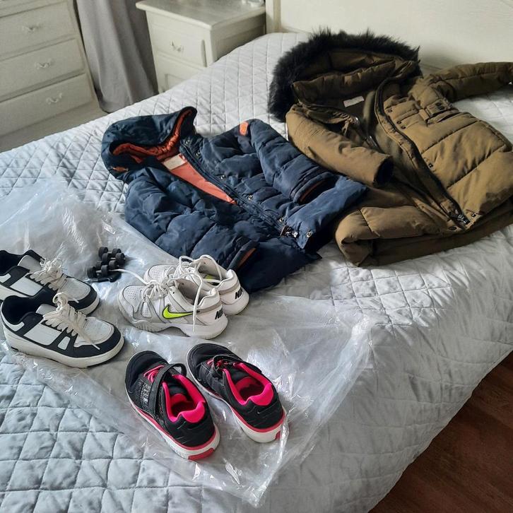 2 winterjassen meisjes 146a 152 gratis schoenen  36, Kinderen en Baby's, Kinderkleding | Maat 152, Gebruikt, Meisje, Jas, Verzenden