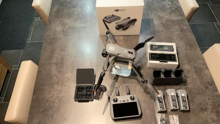 DJI AIR 3, TV, Hi-fi & Vidéo, Drones, Comme neuf, Drone avec caméra, Enlèvement