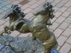 statue 2 chevaux au galops en bronze signé ., Antiquités & Art, Bronze, Enlèvement ou Envoi