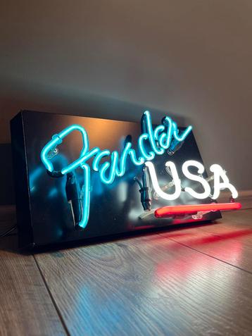 Vintage neon reclame bord Fender USA beschikbaar voor biedingen
