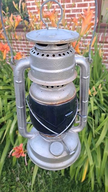 Stormlamp blauw glas en Feurhand  beschikbaar voor biedingen