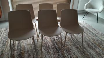 stoelen beschikbaar voor biedingen