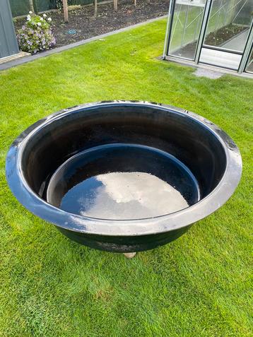 Polyester waterpartij opvangbak  beschikbaar voor biedingen