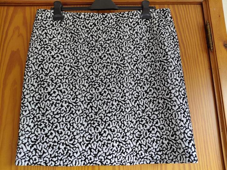 Zwart/ witte rok; maat 44. Bel&Bo, Kleding | Dames, Rokken, Gedragen, Maat 42/44 (L), Zwart, Knielengte, Ophalen of Verzenden