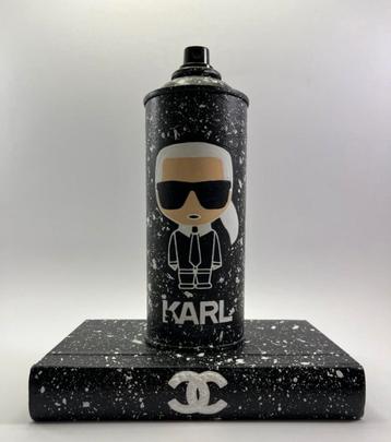 Kunstwerk van Legendary Arts - Spray Karl Lagerfeld x Chanel