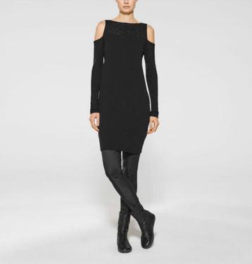 Robe courte ou long pull Sarah Pacini épaules dénudées disponible aux enchères