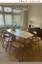 Mooie travertin marmeren eettafel+8 houten design stoelen, Ophalen, Zo goed als nieuw