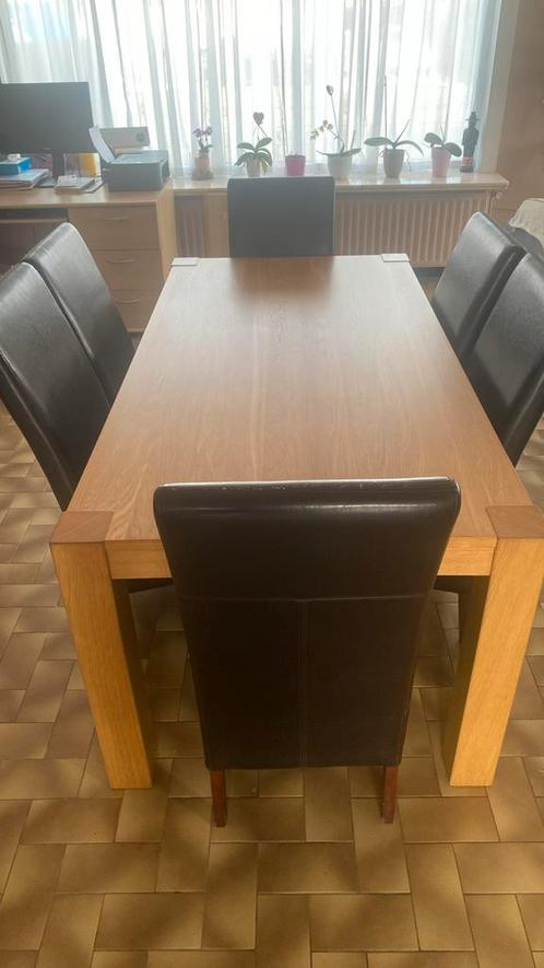Table à manger en boit + set de 8 chaises en cuir, Huis en Inrichting, Complete eetkamers, Zo goed als nieuw, Ophalen