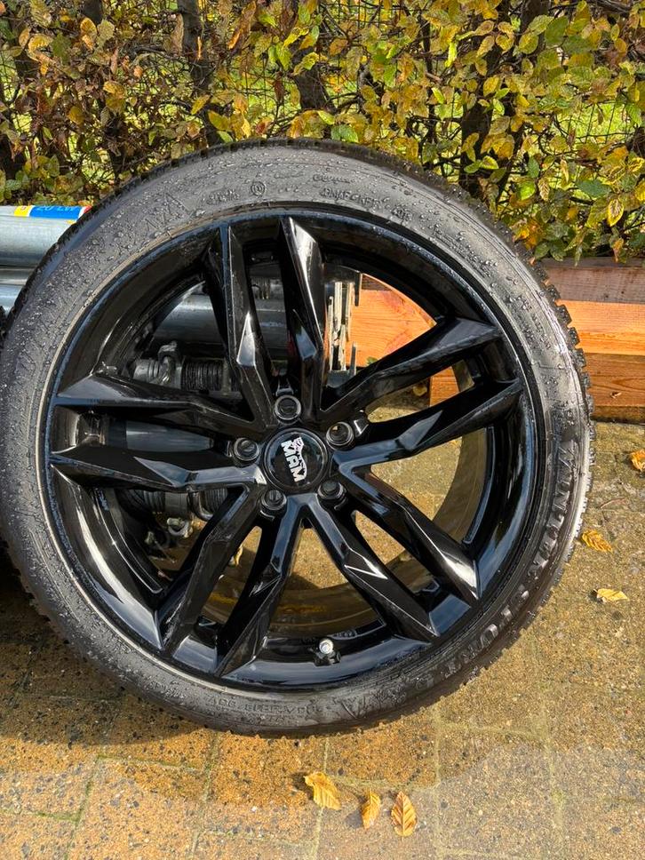 Zwarte MAM velgen 18” + Dunlop winterbanden 225/45R18, Auto-onderdelen, Banden en Velgen, Band(en), Winterbanden, 18 inch, Ophalen