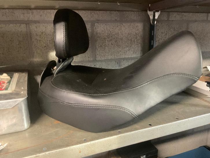 Originele Sportster solo zadel met rugsteun, Motos, Pièces | Harley-Davidson, Neuf, Enlèvement