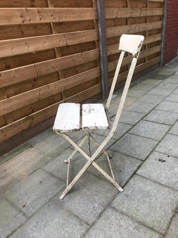 Tuinstoel 'antiek' beschikbaar voor biedingen